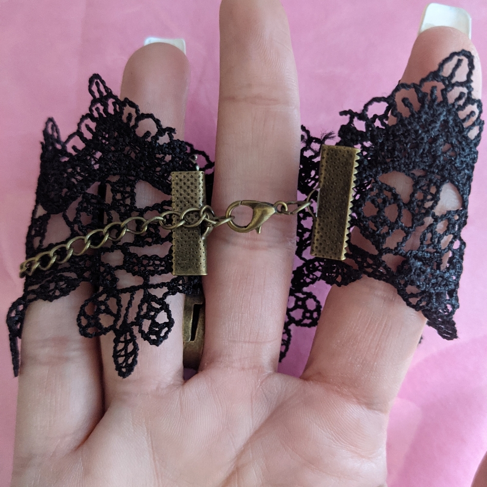 Black Lace Finger Hand Gothic Steampunk Bracelet - Picture 4 of 4